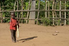 little-girl-and-flip-flops-scaled
